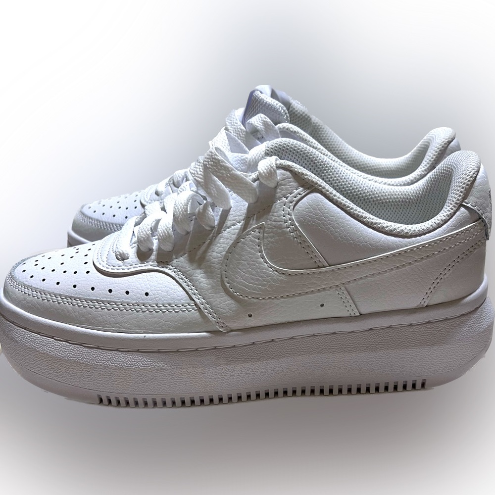 2022 Nike Court Vision Alta sneaker. White
Uptown’s Women’s Size 7.5